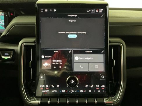 Used 2025 GMC Yukon Denali w/ Sun & Power Step Package AWD/4WD image 11