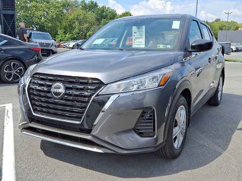 New 2025 Nissan Kicks Play S image 3