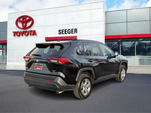 Used 2025 Toyota RAV4 XLE image 3