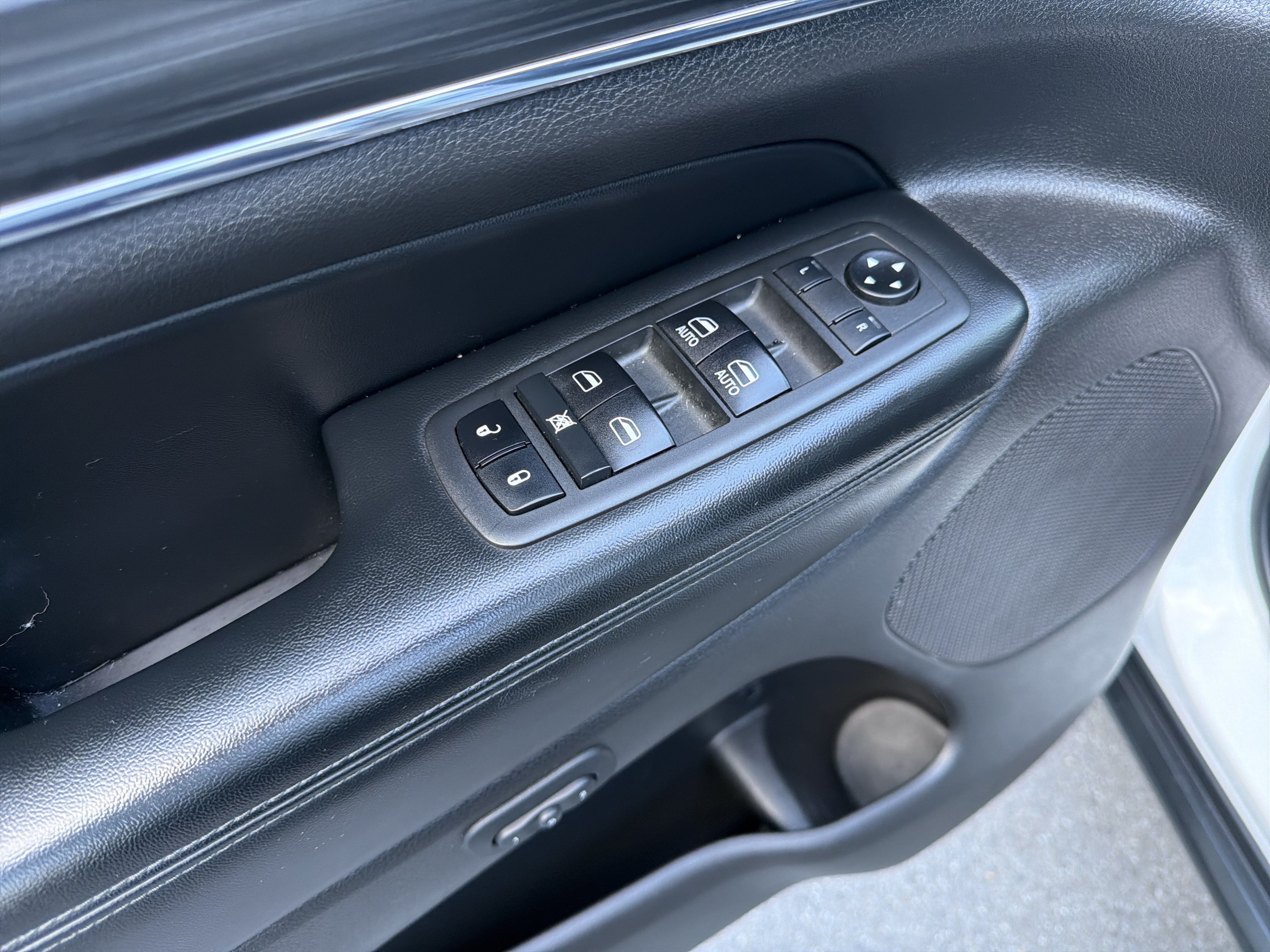 Used 2020 Jeep Grand Cherokee Limited AWD/4WD image 16