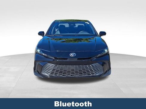Used 2025 Toyota Camry SE FWD image 3