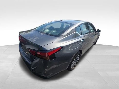 Used 2025 Nissan Altima 2.5 SV FWD image 4