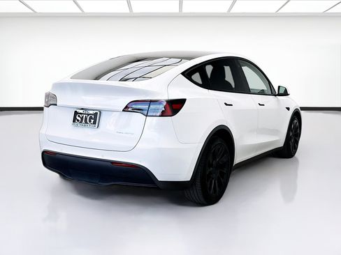 Used 2021 Tesla Model Y Long Range AWD/4WD image 4