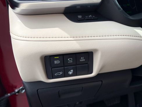 Used 2024 Toyota Highlander Platinum AWD/4WD image 20