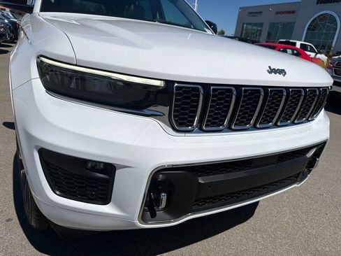 Used 2023 Jeep Grand Cherokee Overland AWD/4WD image 10