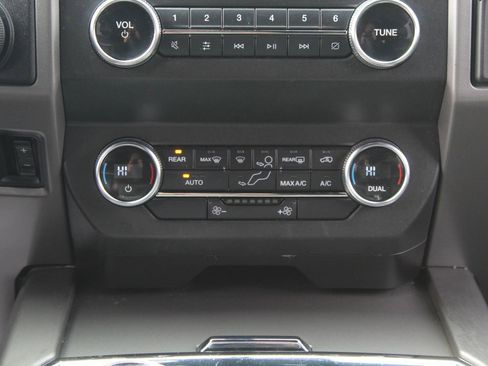 Used 2020 Ford Expedition XLT image 17