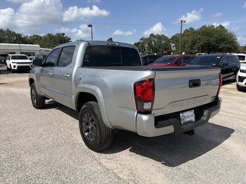 Used 2023 Toyota Tacoma SR5 w/ Technology Package AWD/4WD image 4