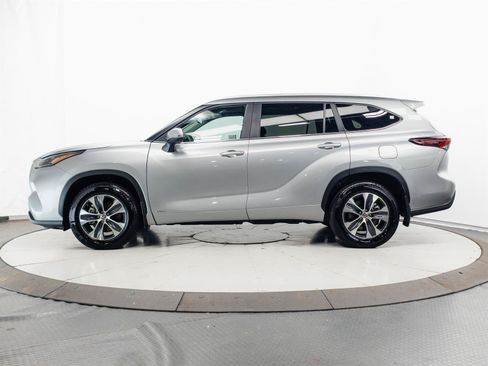 Certified 2025 Toyota Highlander XLE AWD/4WD image 9