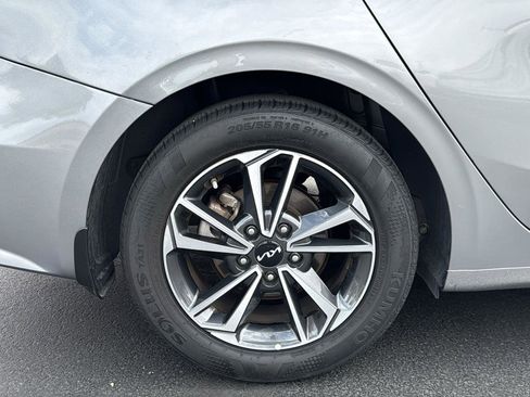 Used 2023 Kia Forte LXS w/ LXS Technology Package image 6