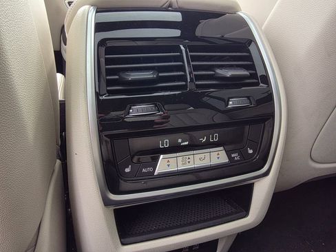 Used 2021 BMW X7 xDrive40i w/ M Sport Package image 25