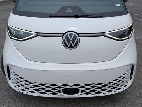 Used 2025 Volkswagen ID. Buzz Pro S RWD image 11