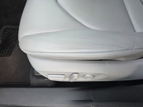 Used 2020 Toyota Highlander XLE image 16