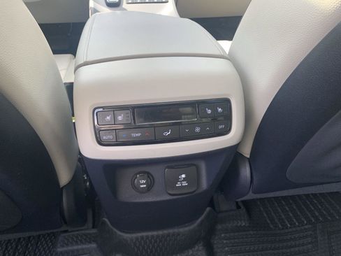 Used 2024 Hyundai Palisade Limited image 19