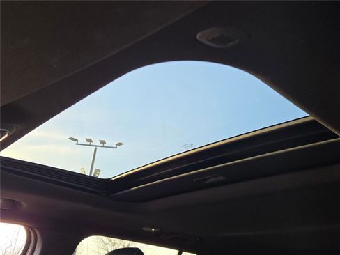 Certified 2024 Jeep Grand Cherokee Altitude image 28