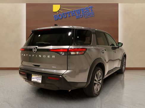 Used 2024 Nissan Pathfinder S image 4