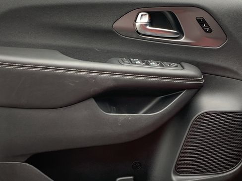 New 2026 Chrysler Pacifica Select image 12