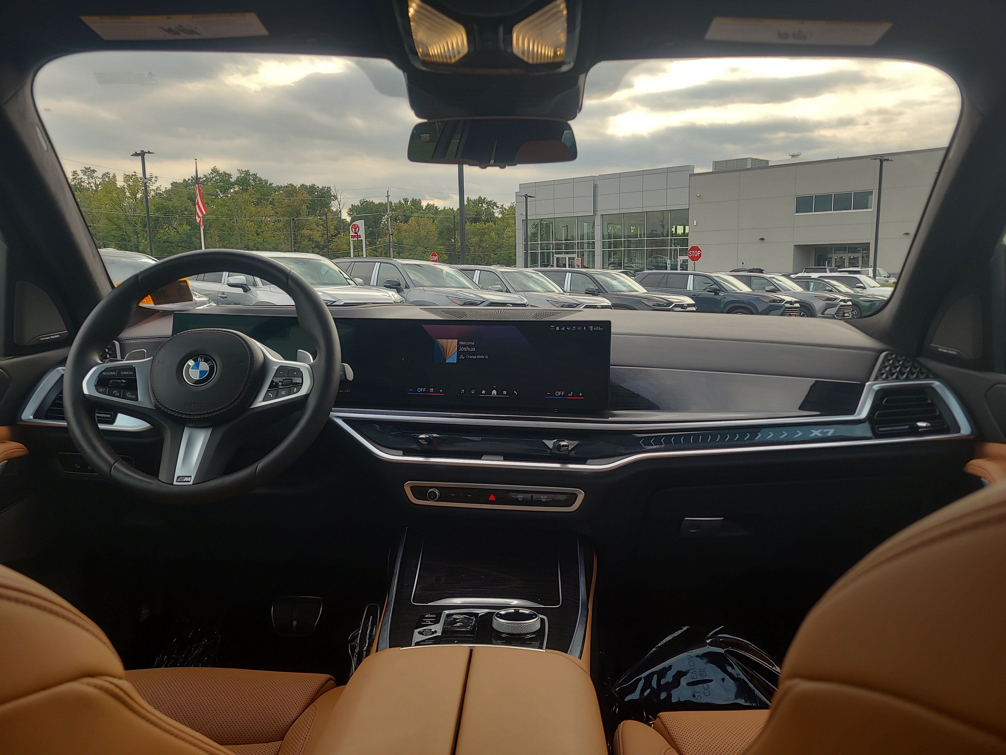 Used 2025 BMW X7 xDrive40i w/ M Sport Package AWD/4WD image 18