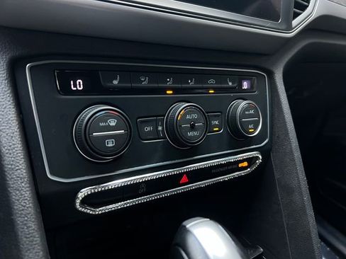 Used 2021 Volkswagen Atlas Cross Sport SE image 30