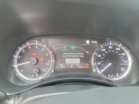 Used 2024 Toyota Highlander XLE FWD image 38