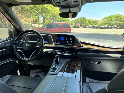 Used 2023 Cadillac Escalade Premium Luxury AWD/4WD image 15