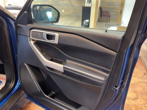 Used 2023 Ford Explorer XLT image 20