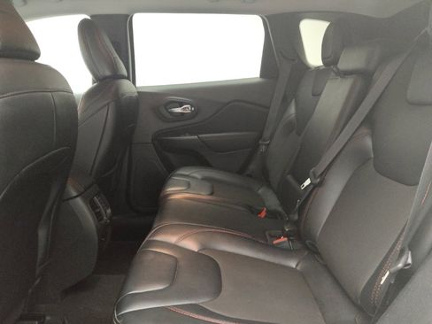 Used 2022 Jeep Cherokee Trailhawk image 18