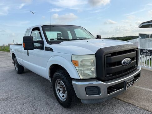 Used 2011 Ford F250 XL w/ PWR Equipment Group RWD image 3