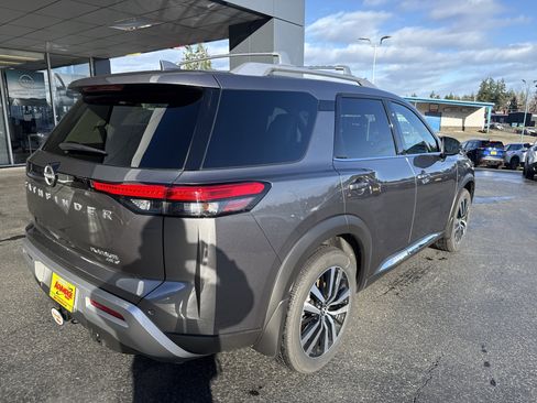 New 2025 Nissan Pathfinder Platinum w/ Cargo Package image 8