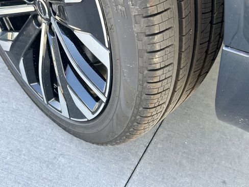 New 2026 Volvo XC90 B6 Ultra w/ Protection Package image 10