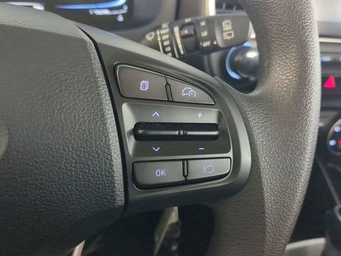 Used 2025 Hyundai Venue SE image 24