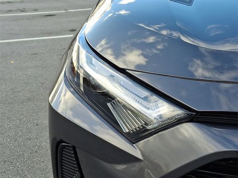 Used 2022 Toyota RAV4 SE image 11