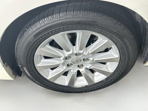 Used 2014 Toyota Sienna Limited w/ Limited Premium Package AWD/4WD image 11