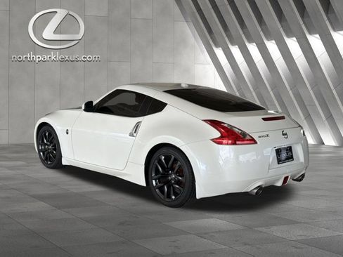 Used 2017 Nissan 370Z Touring RWD image 2