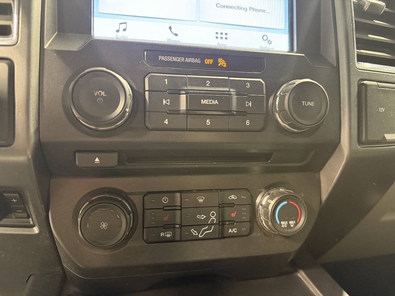 Used 2017 Ford F250 XLT w/ XLT Premium Package AWD/4WD image 8