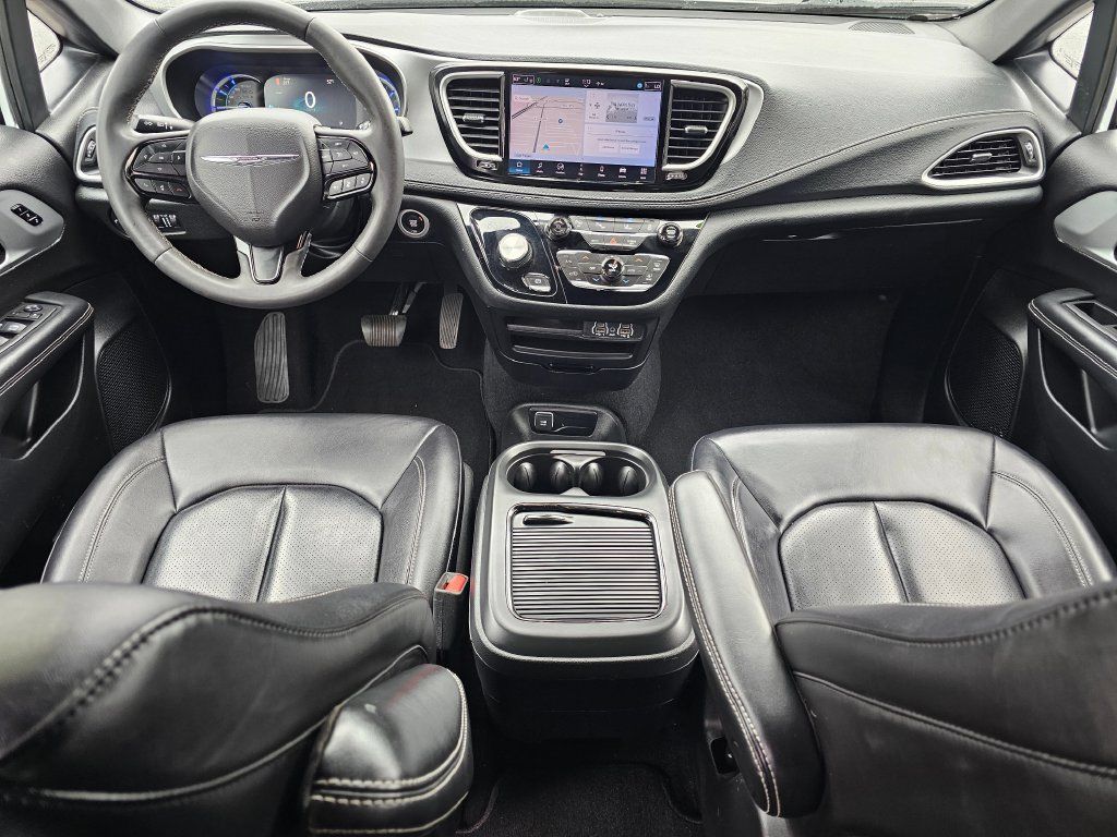 Used 2024 Chrysler Pacifica Limited FWD image 15