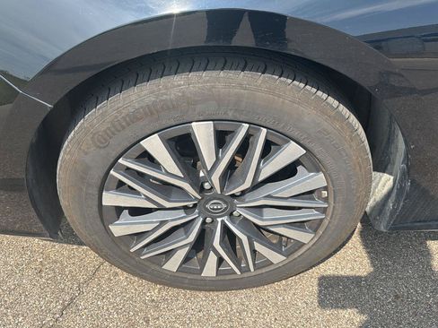 Used 2025 Nissan Altima 2.5 SV FWD image 9