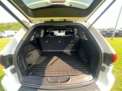 Used 2020 Jeep Grand Cherokee Altitude RWD image 11