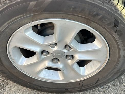 Used 2017 Jeep Grand Cherokee Laredo w/ Quick Order Package 2BE image 13