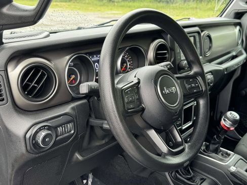 Used 2021 Jeep Wrangler Unlimited Sport AWD/4WD image 3