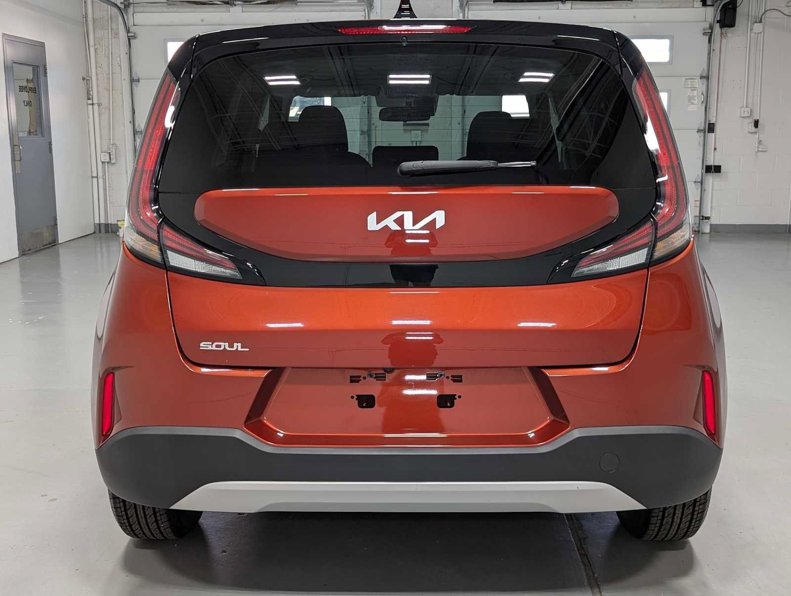 Certified 2023 Kia Soul LX w/ LX Technology Package FWD image 9