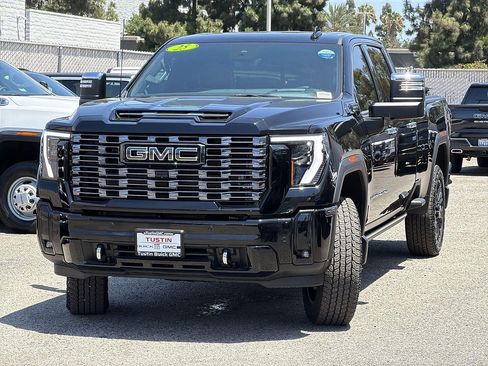 Used 2025 GMC Sierra 2500 Denali Ultimate AWD/4WD image 3