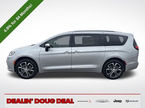 New 2026 Chrysler Pacifica Pinnacle image 2