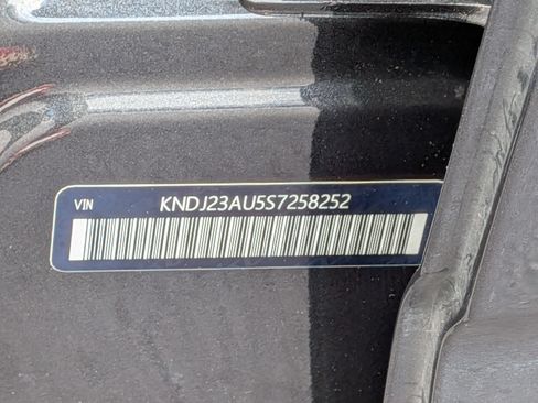Used 2025 Kia Soul LX w/ LX Technology Package FWD image 38