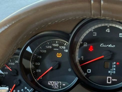 Used 2012 Porsche Cayenne Turbo image 29