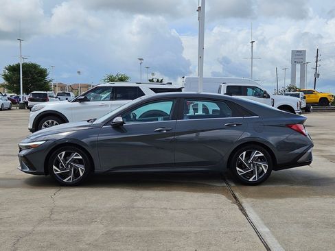 Used 2024 Hyundai Elantra Limited FWD image 9