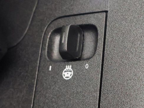 Used 2025 Mercedes-Benz GLA 250 4MATIC image 41