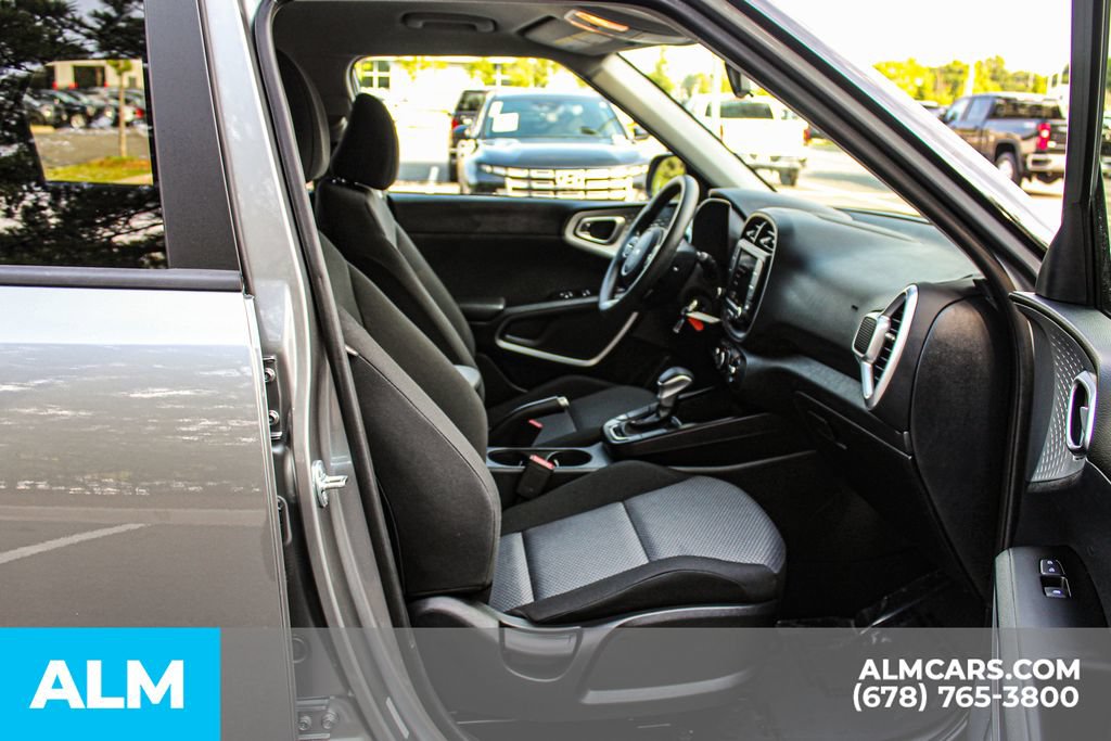 Used 2025 Kia Soul LX w/ LX Technology Package FWD image 20