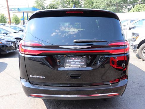Used 2026 Chrysler Pacifica Select FWD image 4