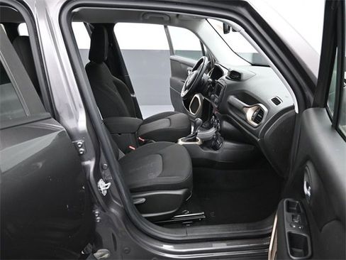 Used 2017 Jeep Renegade Latitude w/ Popular Equipment Group image 33