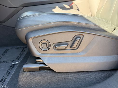 Used 2023 Audi Q8 Premium w/ Convenience Package image 21